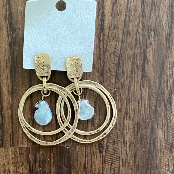 Free people freshwater hoop earring - Picture 9 of 14
